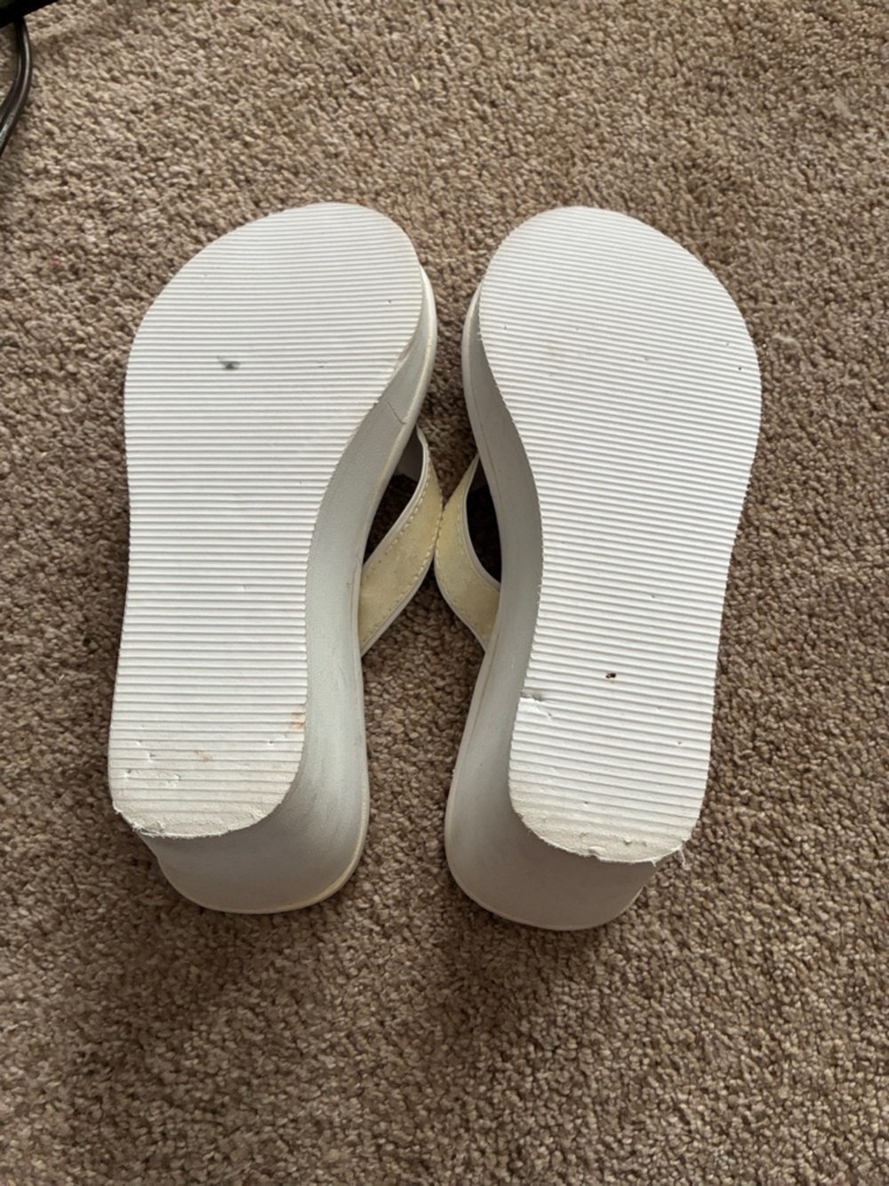 Colin Stuart White Wedge Sandals with Gold Shimmer Straps - Picture 4 of 5
